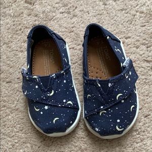 Toms Navy glow in the dark moon and stars shoes